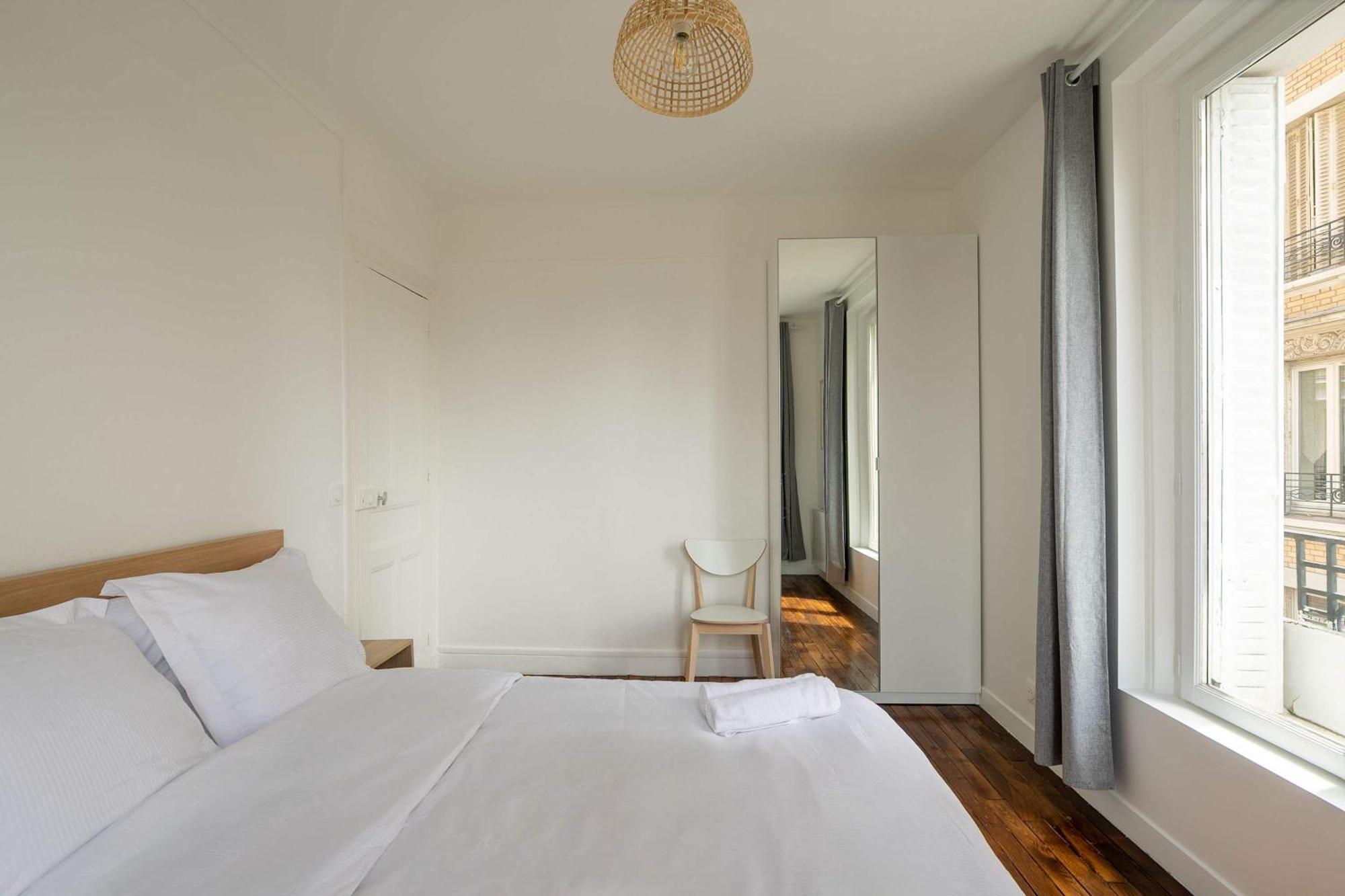 Le Dupont - Metro 13, 20 Min Champs-elysees Asnieres-sur-Seine
