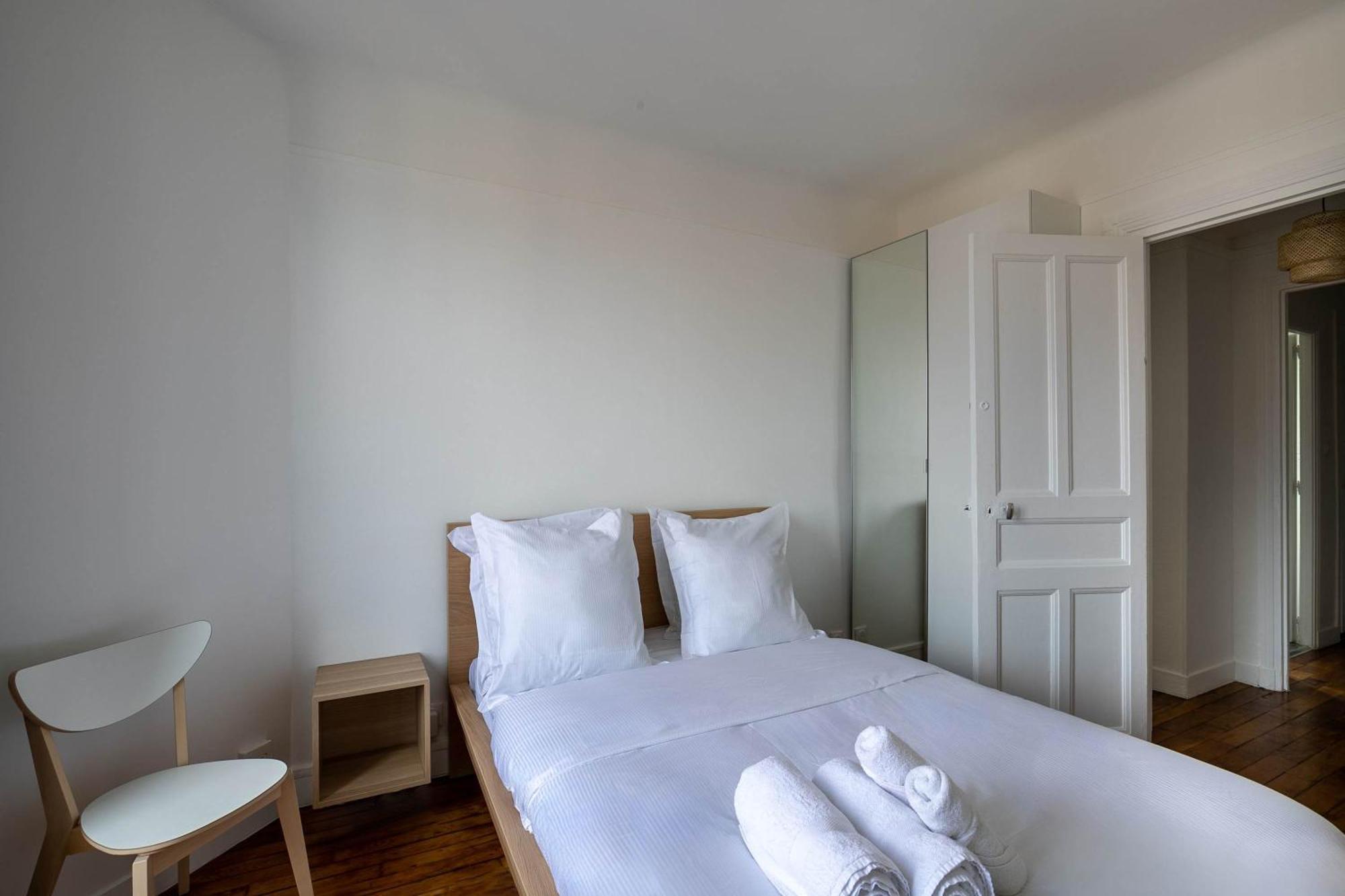 Apartment Le Dupont - Metro 13, 20 Min Champs-elysees Asnieres-sur-Seine